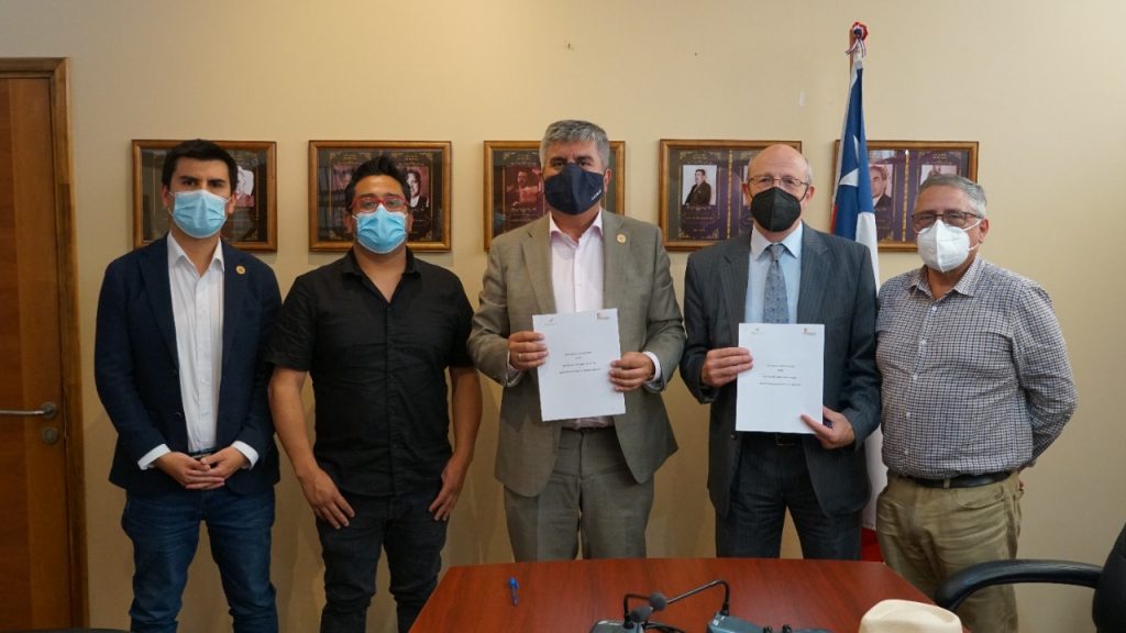Se firma un convenio entre la Alianza Francesa ICF Región Coquimbo y la Municipalidad de Vicuña